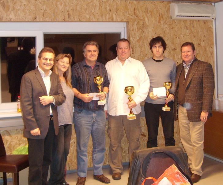 v.l.n.r. Organisator Harald Hager, Turnierleiterin Margit Almert, 3. Platz Harry Nachtnebel, Sieger Joachim Wallner, Zweiter Peter Sadilek und Präsident Christian Hursky